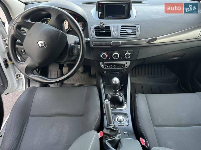 Белый Рено Меган, объемом двигателя 1.5 л и пробегом 310 тыс. км за 8300 $, фото 19 на Automoto.ua
