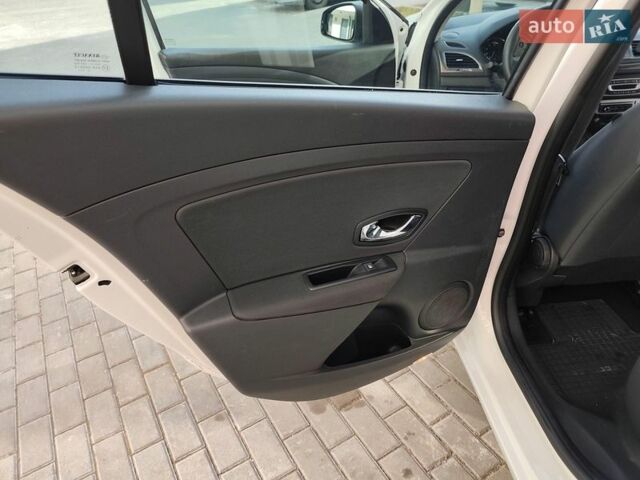 Белый Рено Меган, объемом двигателя 1.5 л и пробегом 250 тыс. км за 6999 $, фото 56 на Automoto.ua