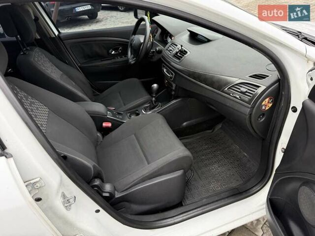 Белый Рено Меган, объемом двигателя 1.46 л и пробегом 306 тыс. км за 7200 $, фото 25 на Automoto.ua