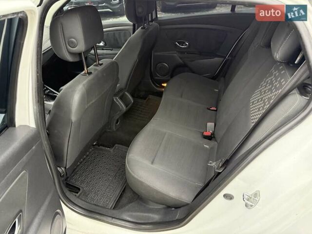 Белый Рено Меган, объемом двигателя 1.46 л и пробегом 306 тыс. км за 7200 $, фото 20 на Automoto.ua