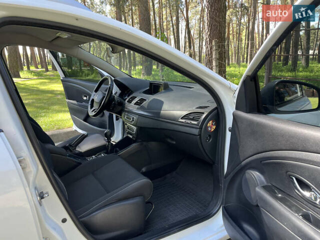 Білий Рено Меган, об'ємом двигуна 1.5 л та пробігом 210 тис. км за 6500 $, фото 23 на Automoto.ua