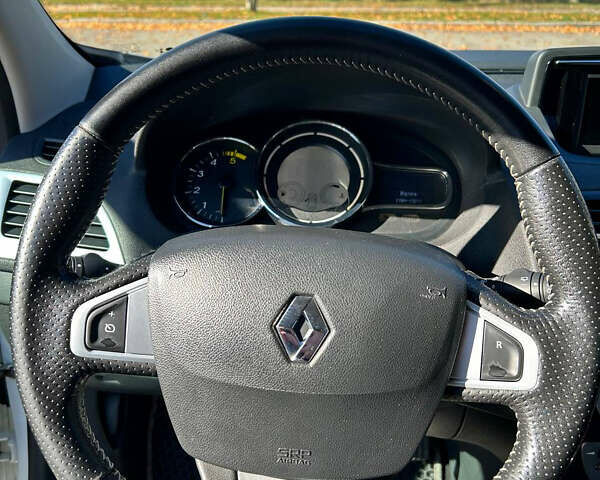 Белый Рено Меган, объемом двигателя 1.5 л и пробегом 277 тыс. км за 7700 $, фото 7 на Automoto.ua