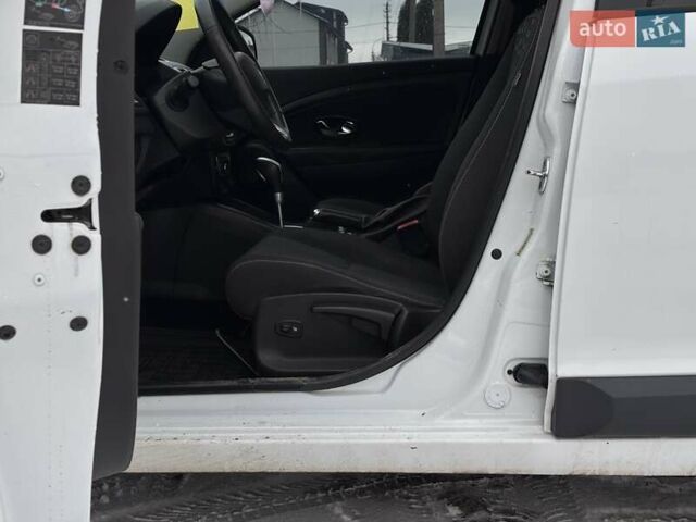 Білий Рено Меган, об'ємом двигуна 1.46 л та пробігом 265 тис. км за 6990 $, фото 33 на Automoto.ua