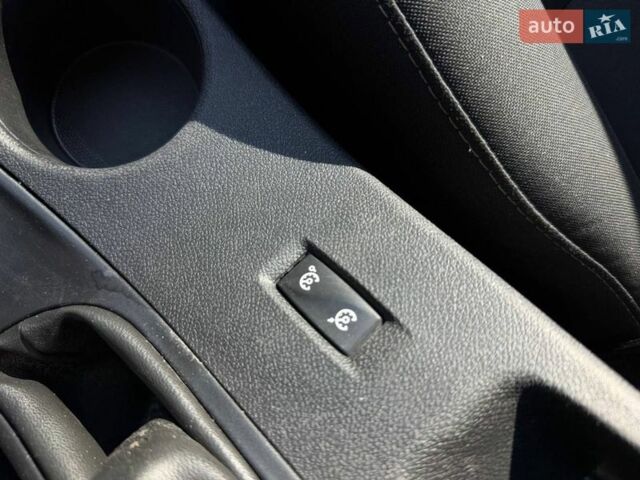 Білий Рено Меган, об'ємом двигуна 1.46 л та пробігом 262 тис. км за 7200 $, фото 25 на Automoto.ua