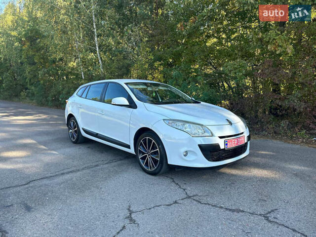 Белый Рено Меган, объемом двигателя 1.5 л и пробегом 254 тыс. км за 7200 $, фото 2 на Automoto.ua