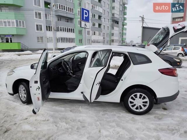 Белый Рено Меган, объемом двигателя 1.5 л и пробегом 250 тыс. км за 6700 $, фото 52 на Automoto.ua
