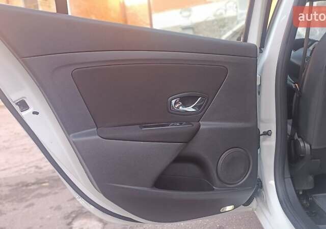 Белый Рено Меган, объемом двигателя 1.5 л и пробегом 265 тыс. км за 6900 $, фото 42 на Automoto.ua