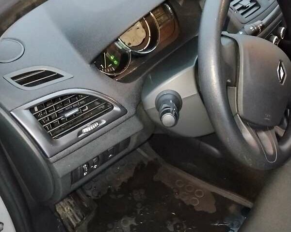 Белый Рено Меган, объемом двигателя 1.46 л и пробегом 239 тыс. км за 7200 $, фото 5 на Automoto.ua