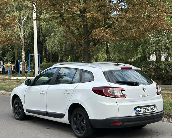 Рено Меган 2012 в Днепре (Днепропетровске) на Automoto.ua Белый Рено Меган, объемом двигателя 1.46 л и пробегом 290 тыс. км за 6350 $, фото 1 на Automoto.ua