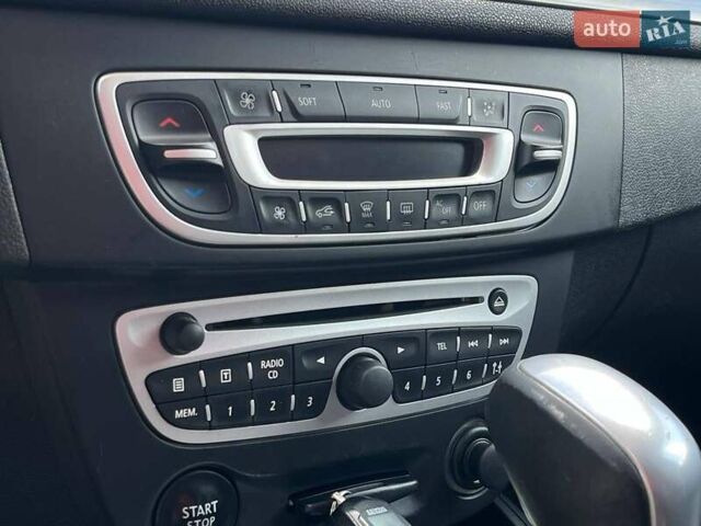 Белый Рено Меган, объемом двигателя 1.5 л и пробегом 195 тыс. км за 6490 $, фото 38 на Automoto.ua