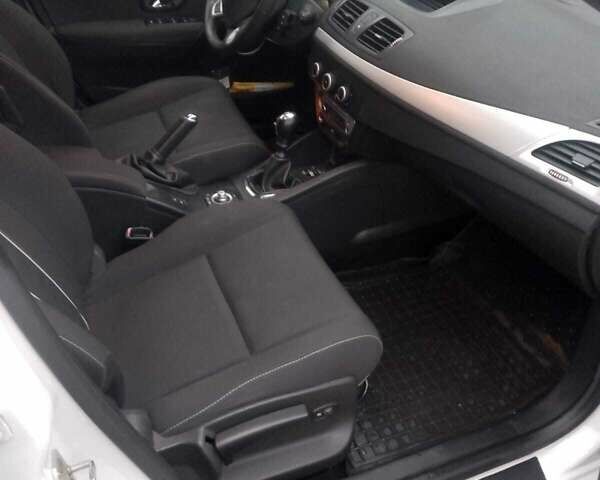 Белый Рено Меган, объемом двигателя 1.46 л и пробегом 238 тыс. км за 7600 $, фото 7 на Automoto.ua