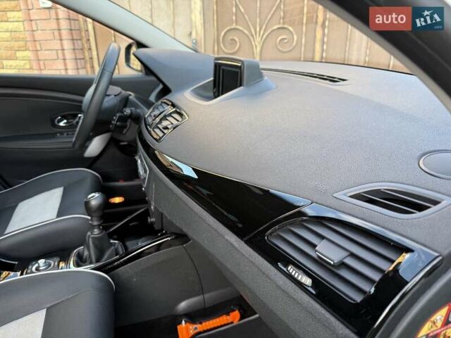 Белый Рено Меган, объемом двигателя 1.5 л и пробегом 225 тыс. км за 7699 $, фото 129 на Automoto.ua