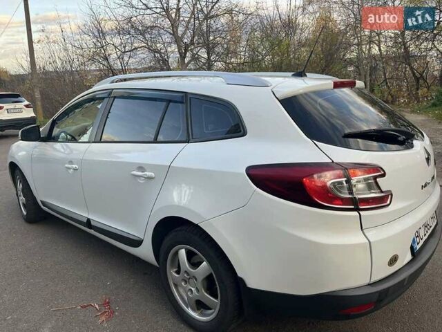 Белый Рено Меган, объемом двигателя 1.5 л и пробегом 310 тыс. км за 8300 $, фото 6 на Automoto.ua