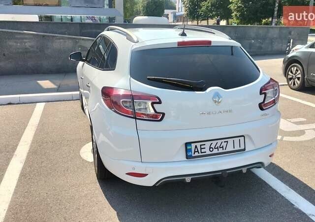 Белый Рено Меган, объемом двигателя 1.5 л и пробегом 300 тыс. км за 7800 $, фото 11 на Automoto.ua