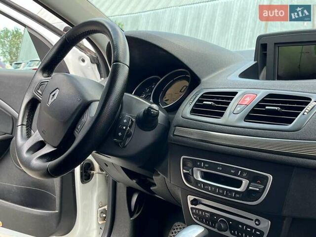 Белый Рено Меган, объемом двигателя 1.5 л и пробегом 195 тыс. км за 6490 $, фото 17 на Automoto.ua