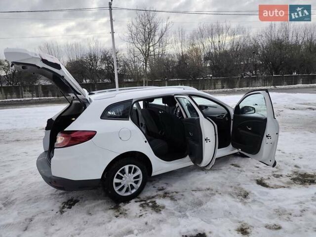 Белый Рено Меган, объемом двигателя 1.5 л и пробегом 250 тыс. км за 6700 $, фото 59 на Automoto.ua