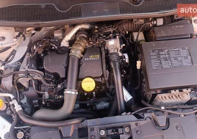 Белый Рено Меган, объемом двигателя 1.5 л и пробегом 265 тыс. км за 6900 $, фото 63 на Automoto.ua