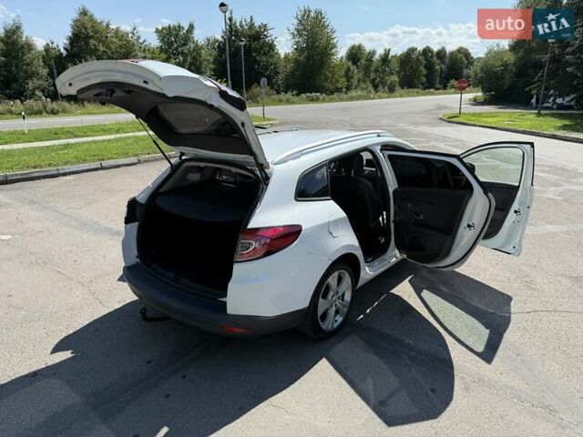 Белый Рено Меган, объемом двигателя 1.5 л и пробегом 225 тыс. км за 7699 $, фото 61 на Automoto.ua