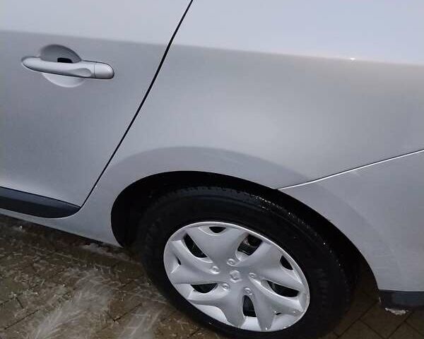 Белый Рено Меган, объемом двигателя 1.46 л и пробегом 239 тыс. км за 7200 $, фото 8 на Automoto.ua