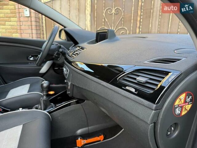 Белый Рено Меган, объемом двигателя 1.5 л и пробегом 225 тыс. км за 7699 $, фото 130 на Automoto.ua