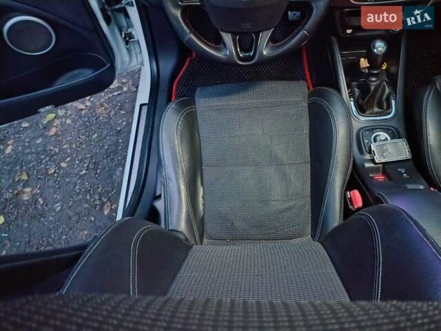 Білий Рено Меган, об'ємом двигуна 1.5 л та пробігом 261 тис. км за 7600 $, фото 13 на Automoto.ua