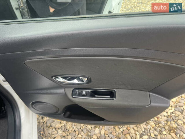 Белый Рено Меган, объемом двигателя 1.46 л и пробегом 255 тыс. км за 6500 $, фото 26 на Automoto.ua