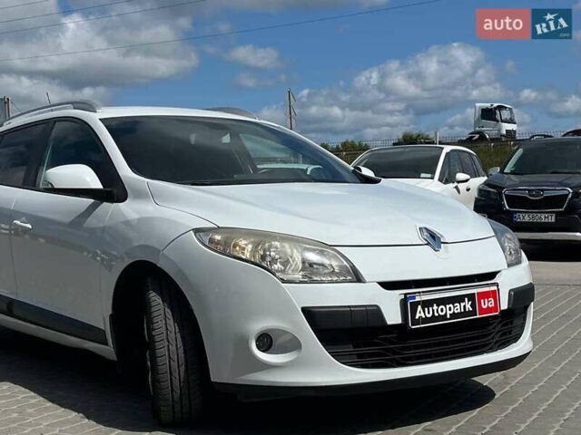 Белый Рено Меган, объемом двигателя 1.5 л и пробегом 195 тыс. км за 6490 $, фото 13 на Automoto.ua
