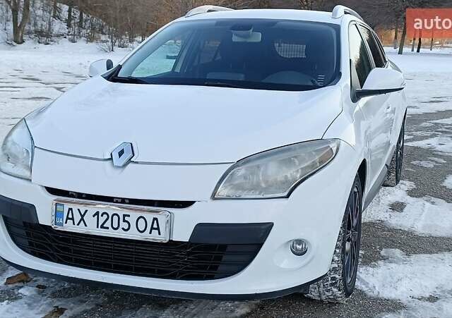 Белый Рено Меган, объемом двигателя 1.5 л и пробегом 216 тыс. км за 7800 $, фото 27 на Automoto.ua