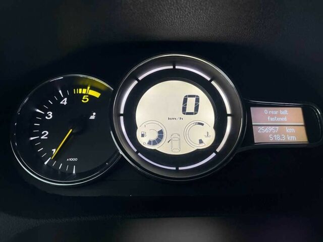 Белый Рено Меган, объемом двигателя 1.5 л и пробегом 256 тыс. км за 7350 $, фото 11 на Automoto.ua