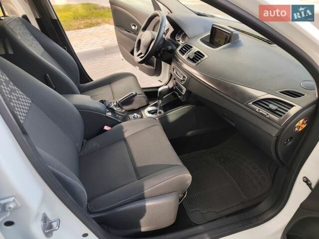 Белый Рено Меган, объемом двигателя 1.5 л и пробегом 250 тыс. км за 6999 $, фото 52 на Automoto.ua