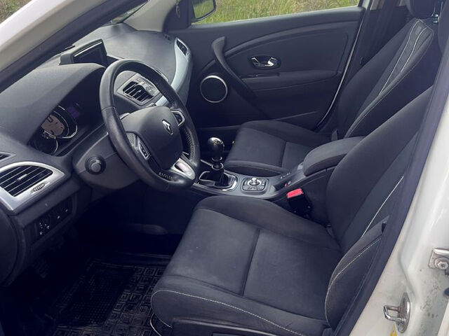 Белый Рено Меган, объемом двигателя 1.5 л и пробегом 190 тыс. км за 8000 $, фото 8 на Automoto.ua