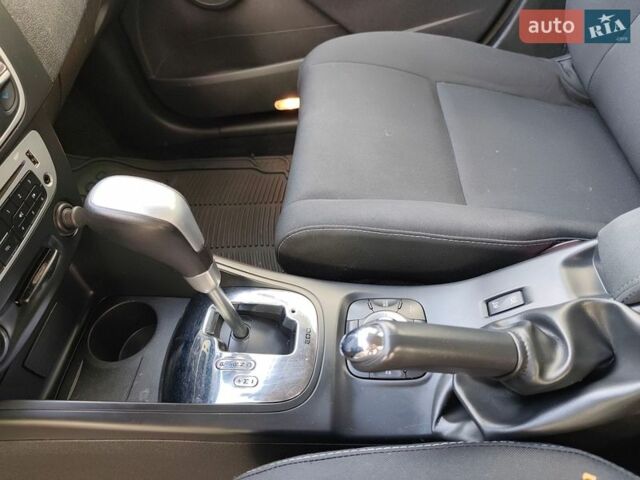 Білий Рено Меган, об'ємом двигуна 1.46 л та пробігом 250 тис. км за 6999 $, фото 34 на Automoto.ua
