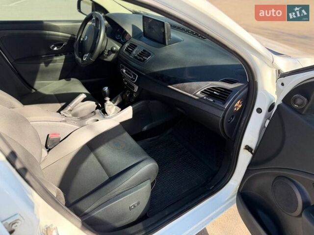Білий Рено Меган, об'ємом двигуна 1.46 л та пробігом 262 тис. км за 7200 $, фото 12 на Automoto.ua