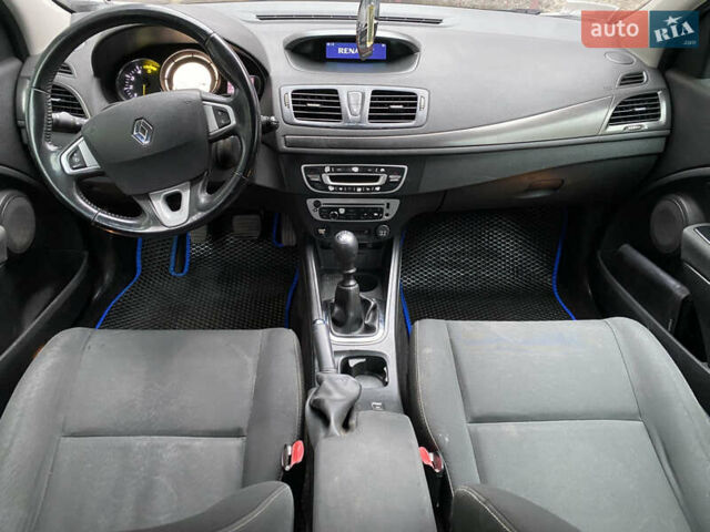 Білий Рено Меган, об'ємом двигуна 1.46 л та пробігом 300 тис. км за 5800 $, фото 13 на Automoto.ua