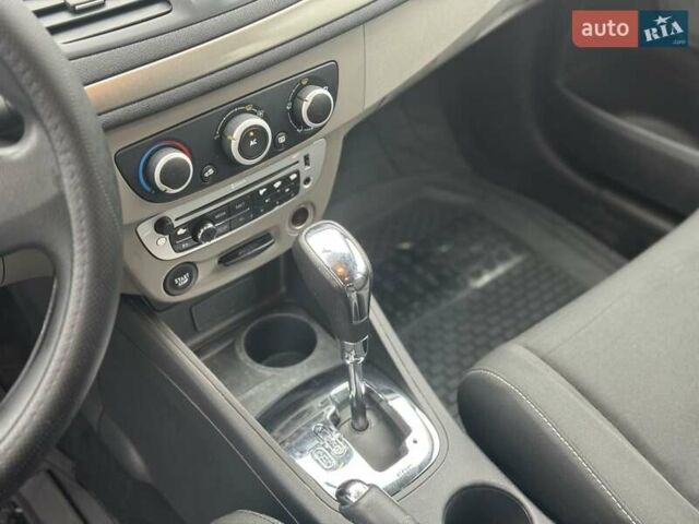 Білий Рено Меган, об'ємом двигуна 1.46 л та пробігом 240 тис. км за 6000 $, фото 12 на Automoto.ua