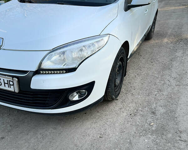 Білий Рено Меган, об'ємом двигуна 1.46 л та пробігом 297 тис. км за 7200 $, фото 16 на Automoto.ua