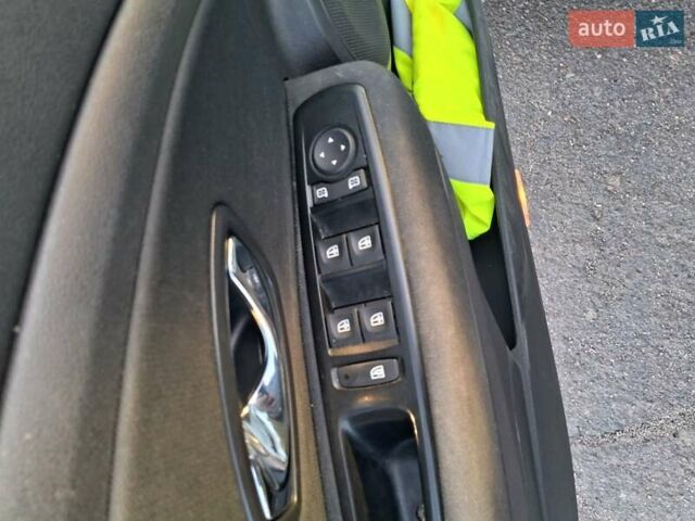 Белый Рено Меган, объемом двигателя 1.46 л и пробегом 331 тыс. км за 7350 $, фото 9 на Automoto.ua