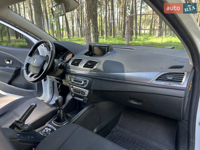 Білий Рено Меган, об'ємом двигуна 1.5 л та пробігом 210 тис. км за 6500 $, фото 24 на Automoto.ua