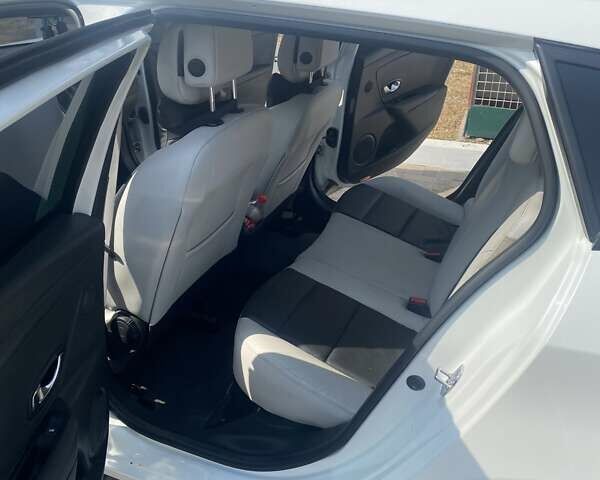 Белый Рено Меган, объемом двигателя 1.5 л и пробегом 310 тыс. км за 7700 $, фото 4 на Automoto.ua