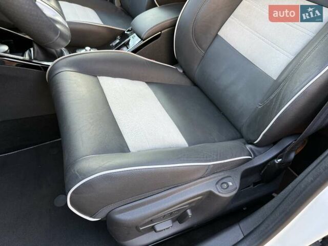 Белый Рено Меган, объемом двигателя 1.5 л и пробегом 225 тыс. км за 7699 $, фото 160 на Automoto.ua