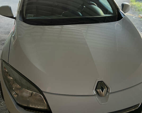 Білий Рено Меган, об'ємом двигуна 1.46 л та пробігом 297 тис. км за 7200 $, фото 11 на Automoto.ua