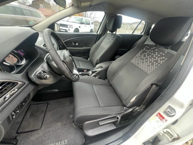 Белый Рено Меган, объемом двигателя 1.5 л и пробегом 255 тыс. км за 6599 $, фото 7 на Automoto.ua