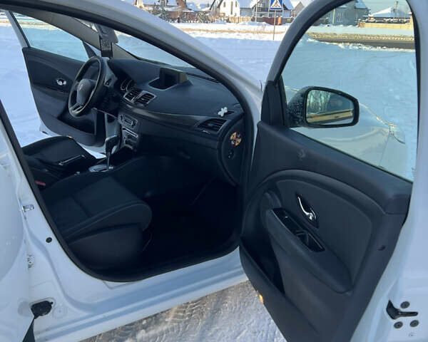 Белый Рено Меган, объемом двигателя 1.5 л и пробегом 254 тыс. км за 7300 $, фото 16 на Automoto.ua