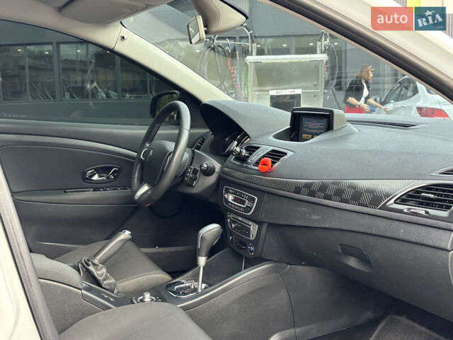 Білий Рено Меган, об'ємом двигуна 1.46 л та пробігом 260 тис. км за 7099 $, фото 7 на Automoto.ua