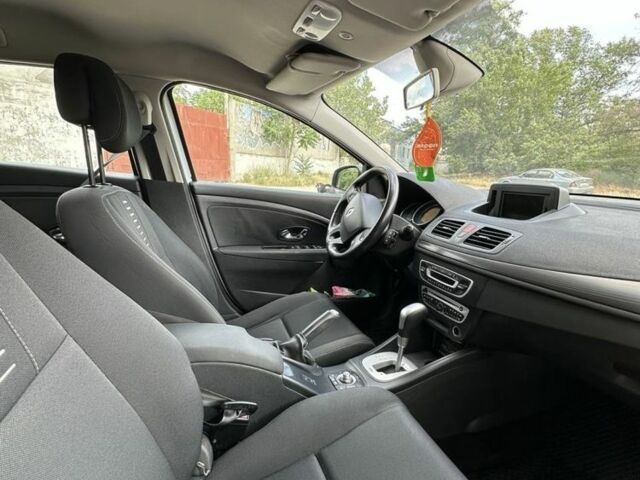 Білий Рено Меган, об'ємом двигуна 1.5 л та пробігом 285 тис. км за 6900 $, фото 5 на Automoto.ua