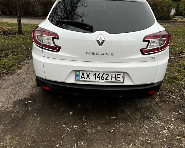Белый Рено Меган, объемом двигателя 1.6 л и пробегом 237 тыс. км за 7800 $, фото 1 на Automoto.ua