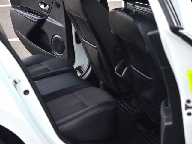 Белый Рено Меган, объемом двигателя 1.5 л и пробегом 162 тыс. км за 8555 $, фото 13 на Automoto.ua