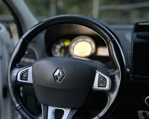 Белый Рено Меган, объемом двигателя 1.5 л и пробегом 260 тыс. км за 6999 $, фото 9 на Automoto.ua