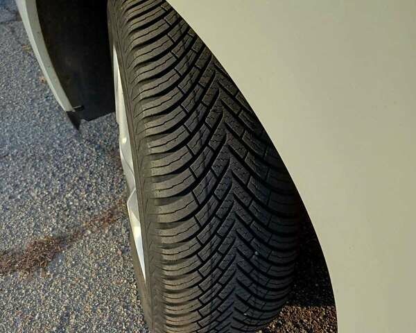 Белый Рено Меган, объемом двигателя 1.5 л и пробегом 271 тыс. км за 8000 $, фото 4 на Automoto.ua