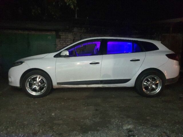 Белый Рено Меган, объемом двигателя 2 л и пробегом 266 тыс. км за 5600 $, фото 5 на Automoto.ua